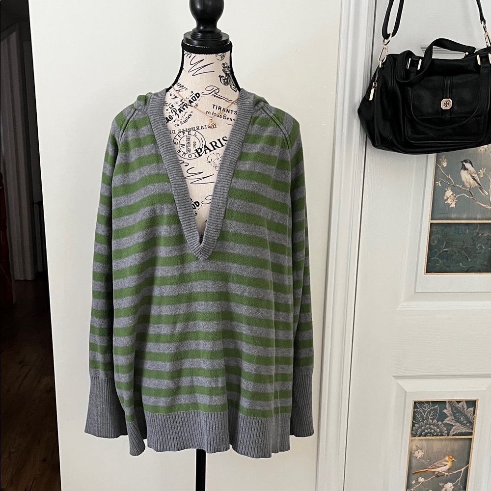 💗MXM Green and Gray Striped V-Neck Hoodie